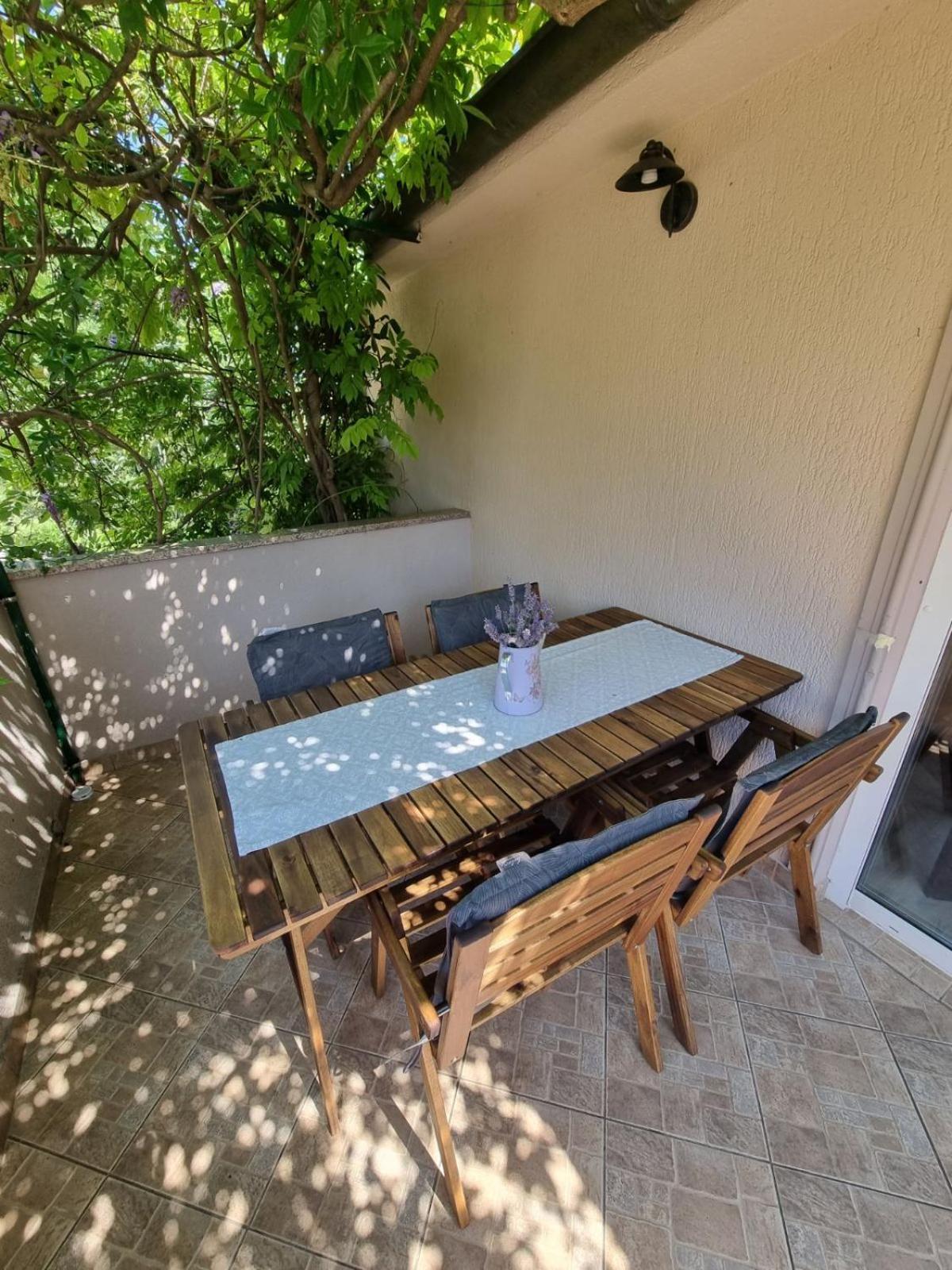 Apartment N&M Omišalj Εξωτερικό φωτογραφία